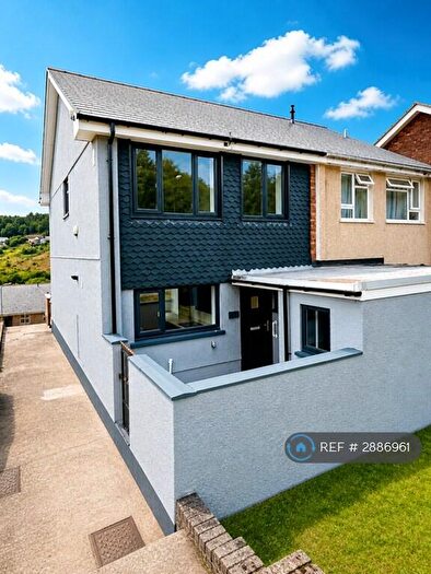 4 Bedroom Semi-Detached House To Rent In Hill Crest View, Abertillery, NP13