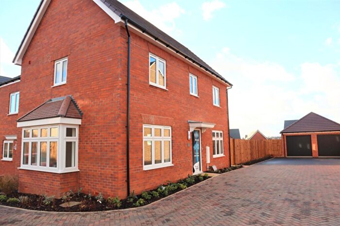 3 Bedroom Semi-Detached House To Rent In Hughes Road, Wellingborough, Northamptonshire, NN8