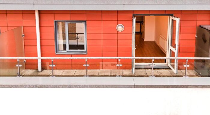 1 Bedroom Apartment For Sale In Headley Road, Woodley, Reading, RG5