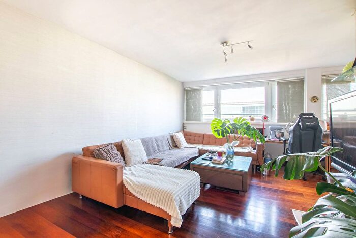 1 Bedroom Flat To Rent In Queensdale Crescent, Holland Park, London, W11