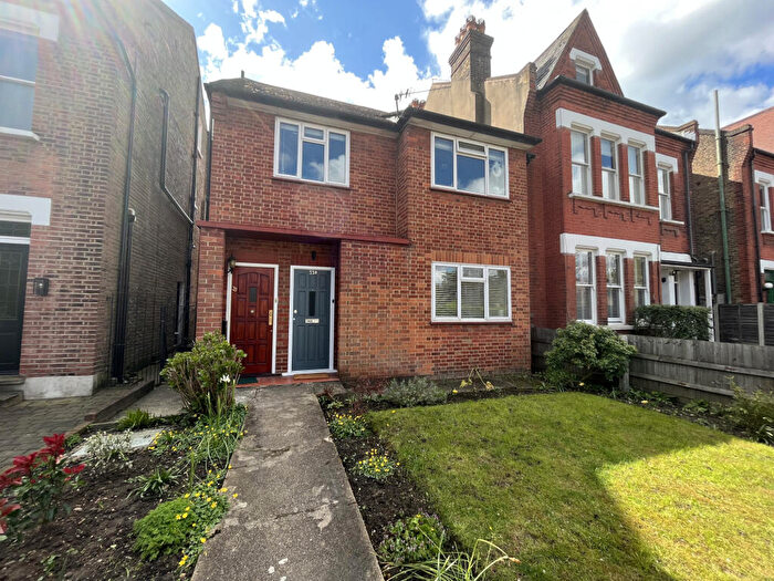 2 Bedroom Flat To Rent In Cedars Road, Beckenham, Kent, BR3