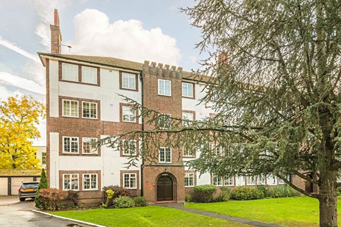 2 Bedroom Flat For Sale In Kew Road, Kew, TW9