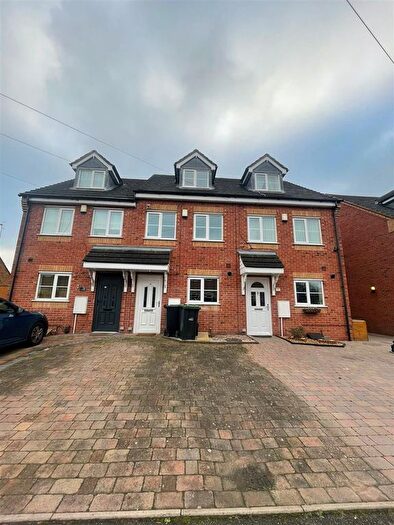 3 Bedroom Town House To Rent In Mullett Street, Brierley Hill, DY5