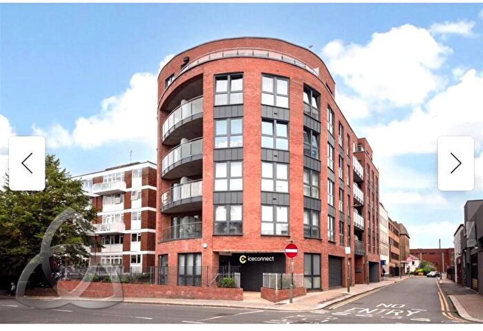 3 Bedroom Flat To Rent In Nether Street, Adastra House, N3