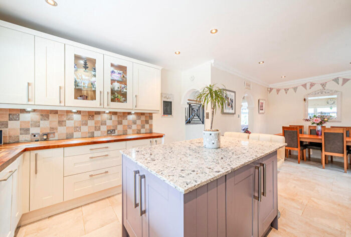 4 Bedroom Detached House For Sale In Beauly Way, Rise Park, RM1