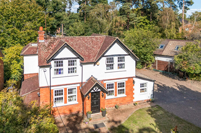 4 Bedroom Detached House For Sale In Hatch Ride, Crowthorne, Berkshire, RG45