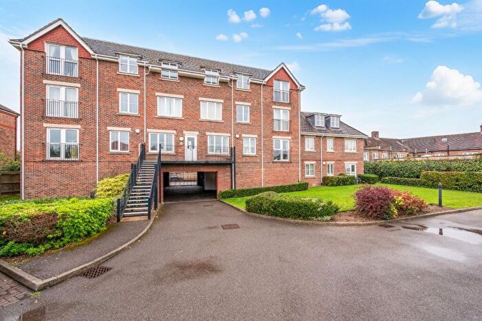 2 Bedroom Flat For Sale In Gainsborough Court, Stoneleigh, KT19