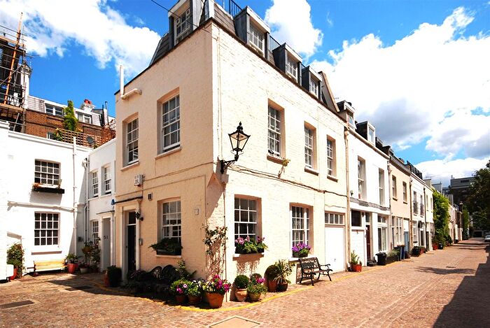 4 Bedroom Mews To Rent In Queen's Gate Mews, South Kensington, SW7