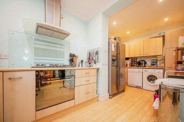 3 Bedroom Detached House For Sale In Tuddenham Avenue, Ipswich, IP4