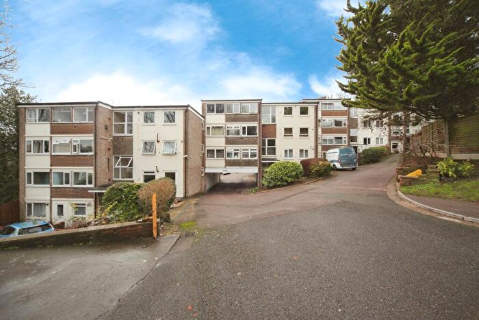 2 Bedroom Flat For Sale In Richmond Hill, Luton, LU2