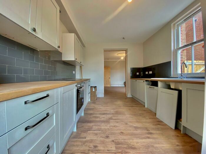 3 Bedroom House To Rent In The Crescent, Eastleigh, SO50