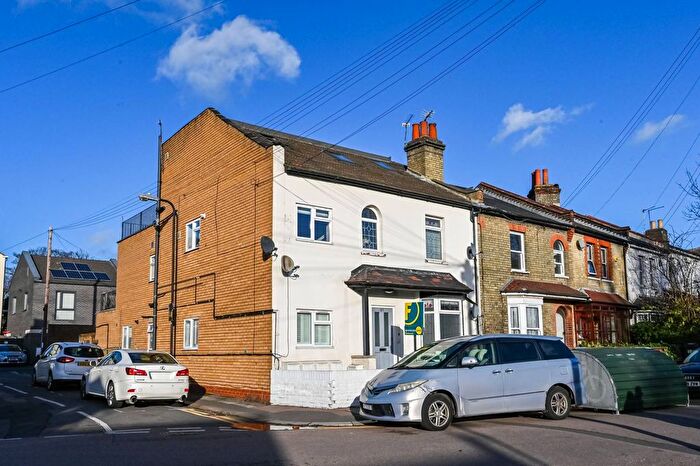 2 Bedroom Flat For Sale In Grove Road, Walthamstow Village, London, E17