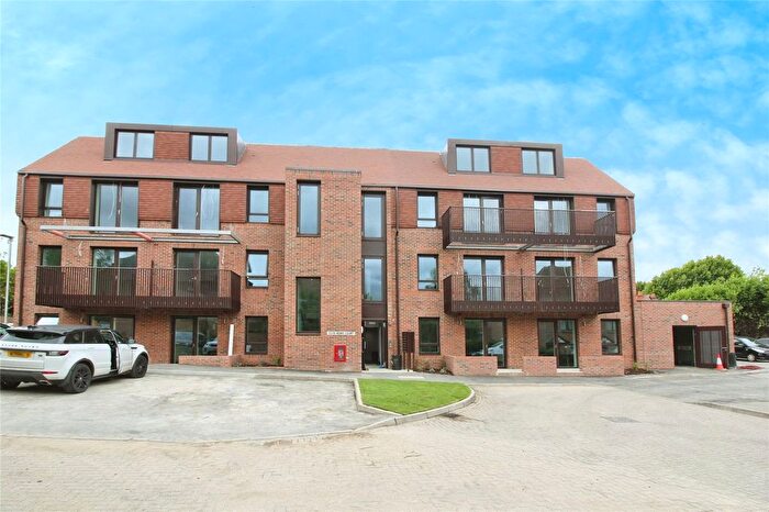 1 Bedroom Flat For Sale In Rowe Court, Grovelands Road, Reading, RG30