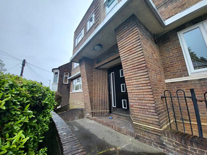2 Bedroom Flat To Rent In Ruthin Close, Luton, LU1