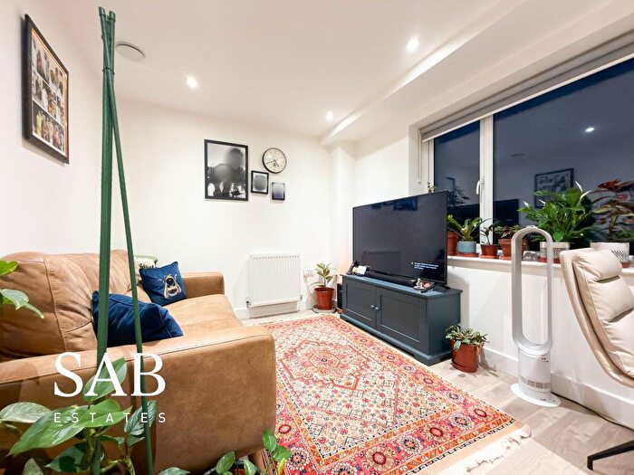 1 Bedroom Flat For Sale In Windmill Place, Southall, UB2