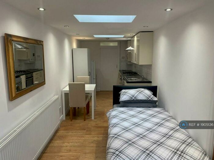 Studio To Rent In Wood End Avenue, Harrow, HA2