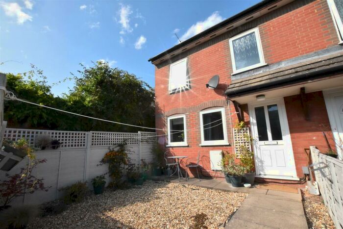 1 Bedroom Semi-Detached House To Rent In Rona Court, RG30