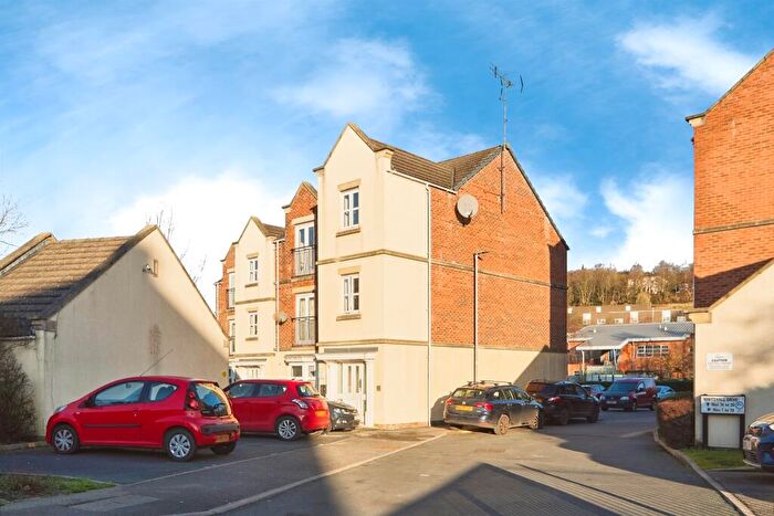 2 Bedroom Flat For Sale In Whitehall Drive, Leeds, LS12