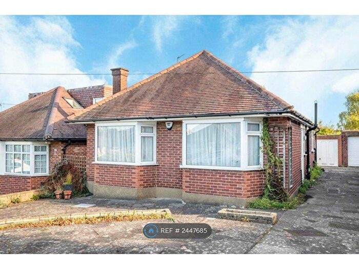 3 Bedroom Bungalow To Rent In Elmfield Road, Potters Bar, EN6