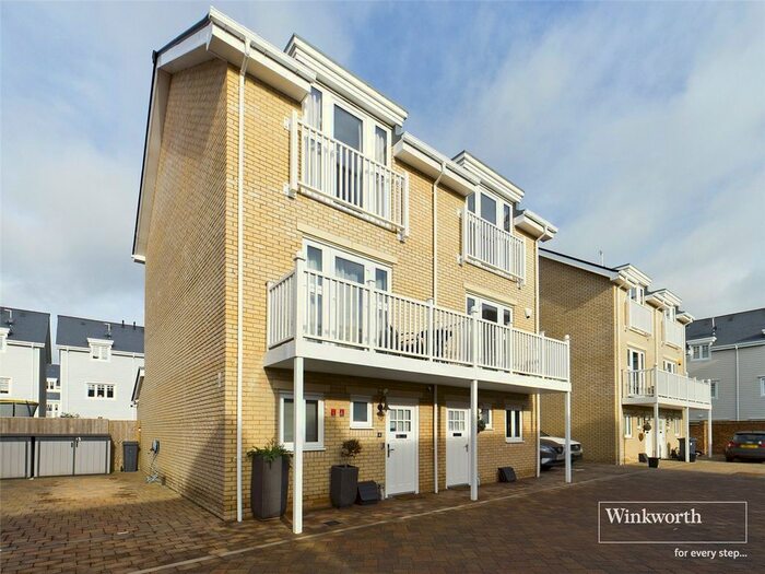 3 Bedroom Town House To Rent In Massachusetts Place, Reading, Berkshire, RG2