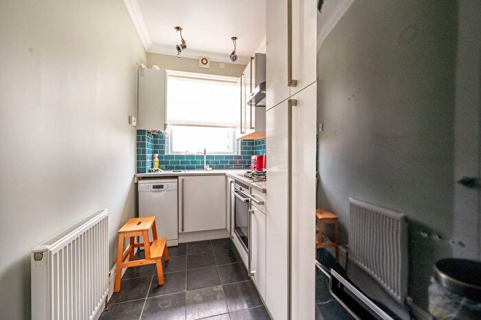 1 Bedroom Flat To Rent In Earlham Grove, Forest Gate, London, E7