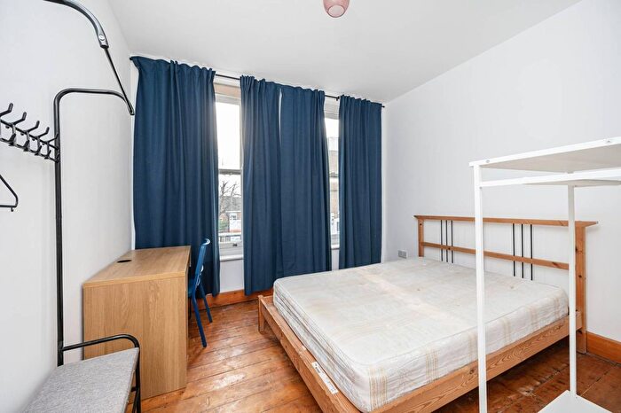 2 Bedroom Flat To Rent In Stoke Newington Church Street, Stoke Newington, London, N16