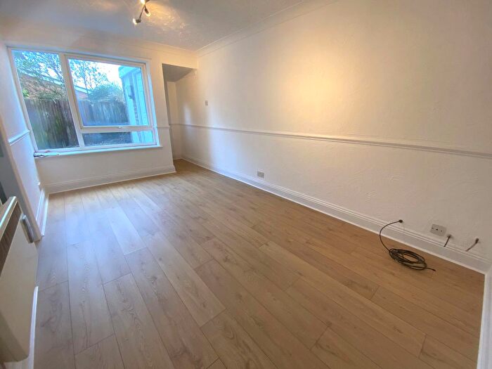 1 Bedroom Flat To Rent In Medway Road, Ferndown, BH22