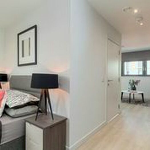 Studio To Rent In Canal Walk, Edinburgh, EH3