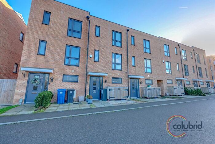 4 Bedroom Terraced House For Sale In Brookfield Drive, Stanford-le-Hope, SS17