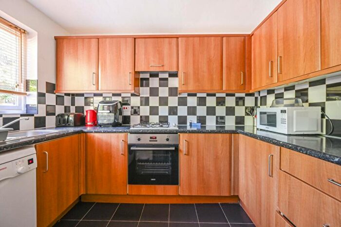 3 Bedroom Flat To Rent In Taeping Street, Isle Of Dogs, London, E14