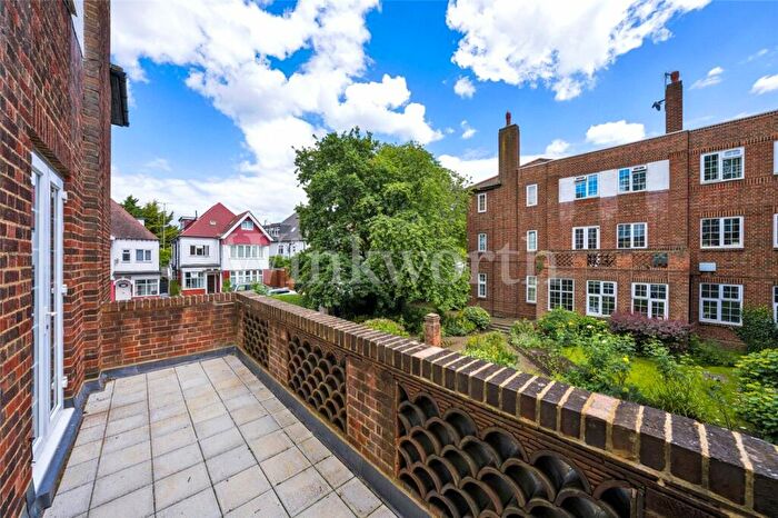 2 Bedroom Apartment To Rent In Beechcroft Avenue, London, NW11