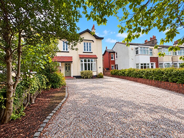 4 Bedroom Semi-Detached House For Sale In Manchester Road, Southport, PR9
