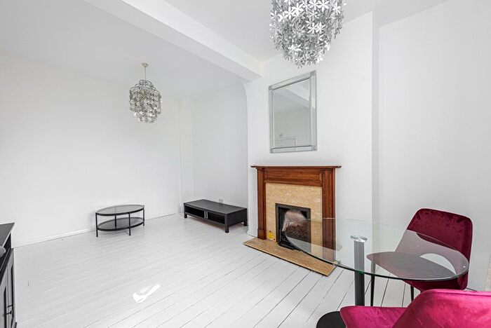 1 Bedroom Flat For Sale In Clapham Park Road, SW4