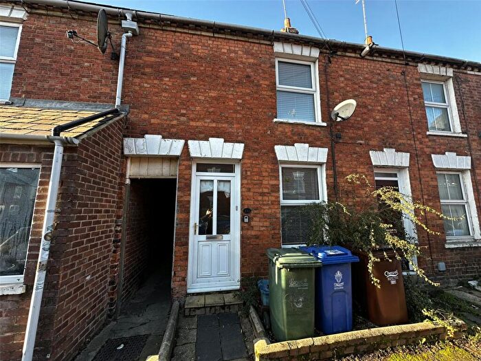 Semi-Detached House For Sale In West Street, Banbury, Oxfordshire, OX16