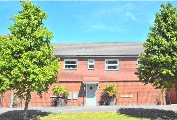 2 Bedroom Maisonette To Rent In Sparrowhawk Way, Bracknell, Berkshire, RG12
