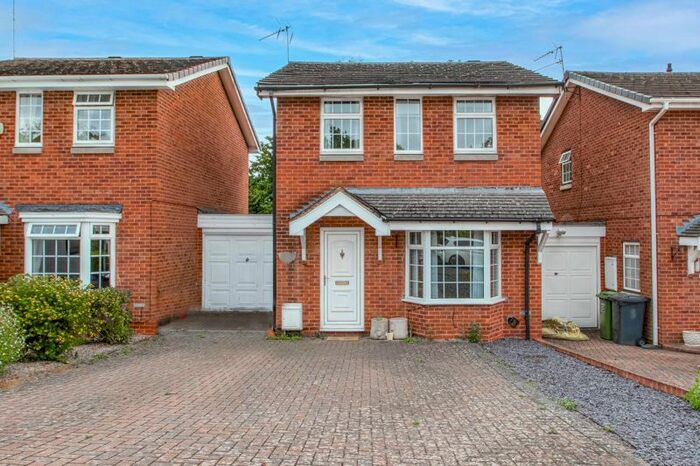3 Bedroom Detached House To Rent In Ladbrook Close, Redditch, B98