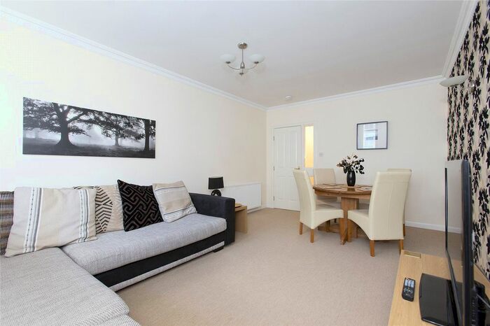 2 Bedroom Flat To Rent In Fettes Row, Edinburgh, EH3