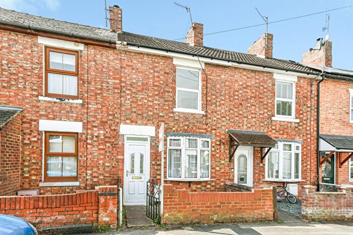 3 Bedroom Terraced House For Sale In High Street, Haydon Wick, Swindon, SN25