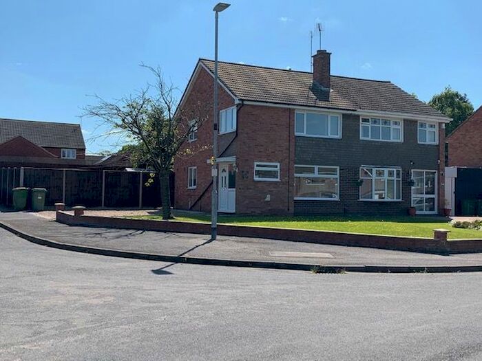 3 Bedroom Semi-Detached House To Rent In Brightwell Drive, Leicester, LE3