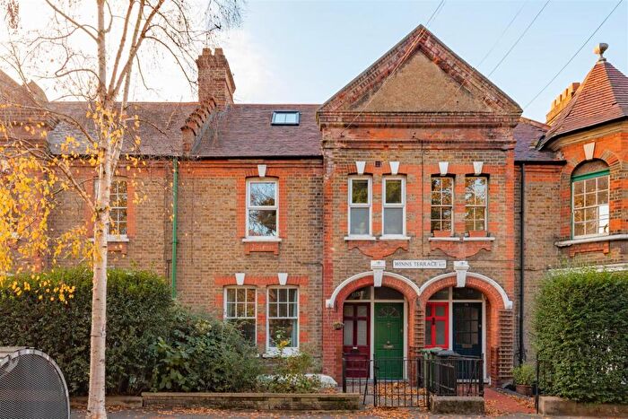 2 Bedroom Apartment To Rent In Winns Terrace, Walthamstow, E17
