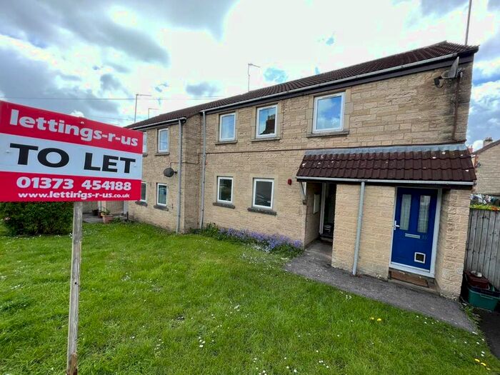 2 Bedroom Flat To Rent In Water Lane, Frome, Somerset, BA11