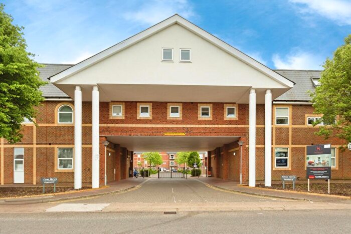 1 Bedroom Flat For Sale In Alton Mews, Aylesbury, Buckinghamshire, HP19