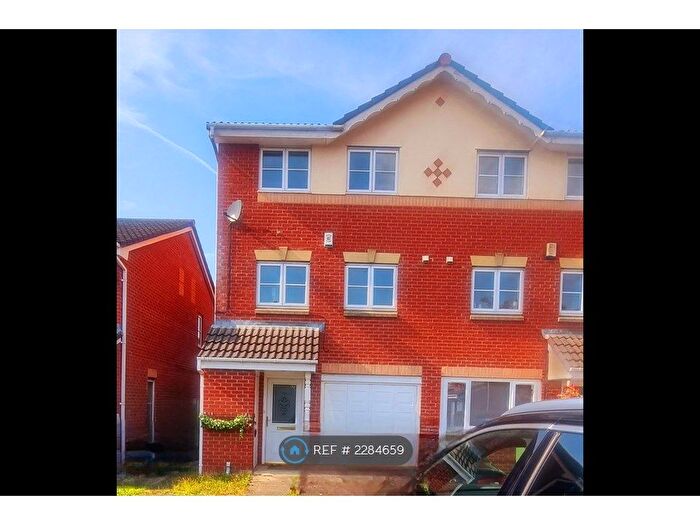 3 Bedroom Semi-Detached House To Rent In Porterfield Drive, Tyldesley, Manchester, M29