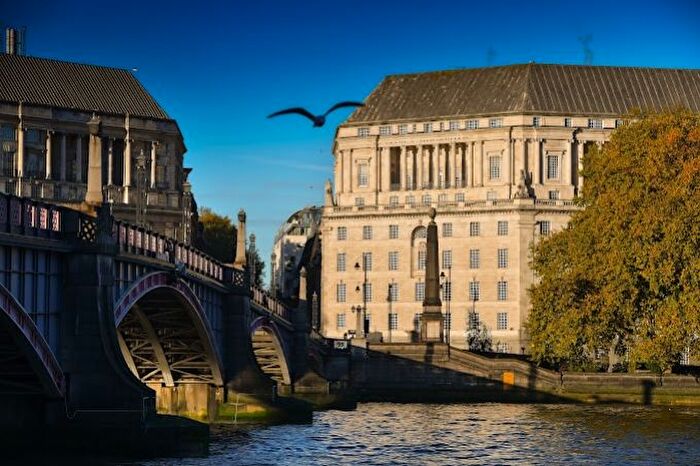 2 Bedroom Flat To Rent In Millbank, London, London, SW1P