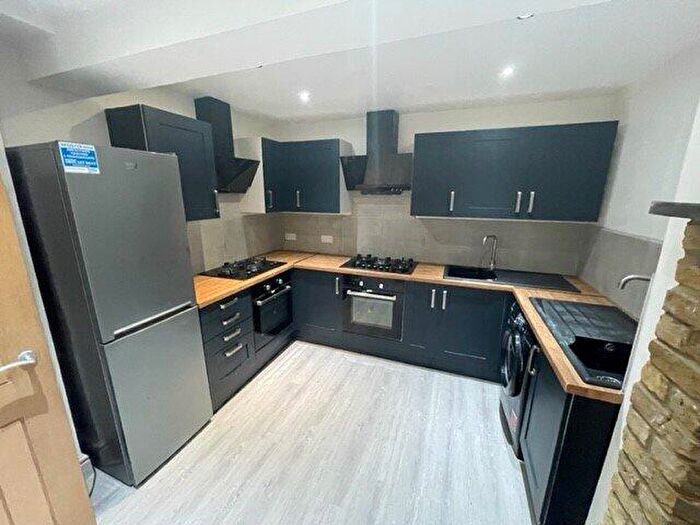 Flat To Rent In Willoughby Lane, London, N17