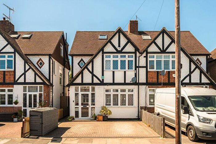 4 Bedroom Property For Sale In Evelyn Close, Whitton, TW2