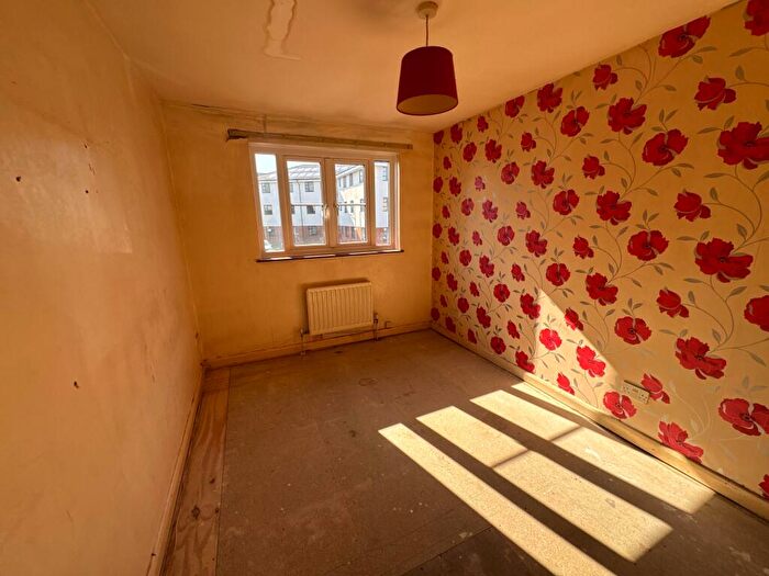 3 Bedroom Terraced House For Sale In Medway Close, Ilford, Greater London, IG1