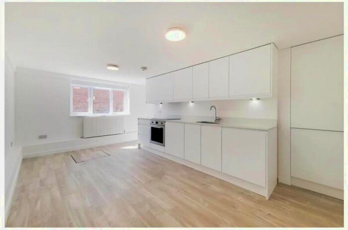 Studio To Rent In Finchley Road, London, NW11