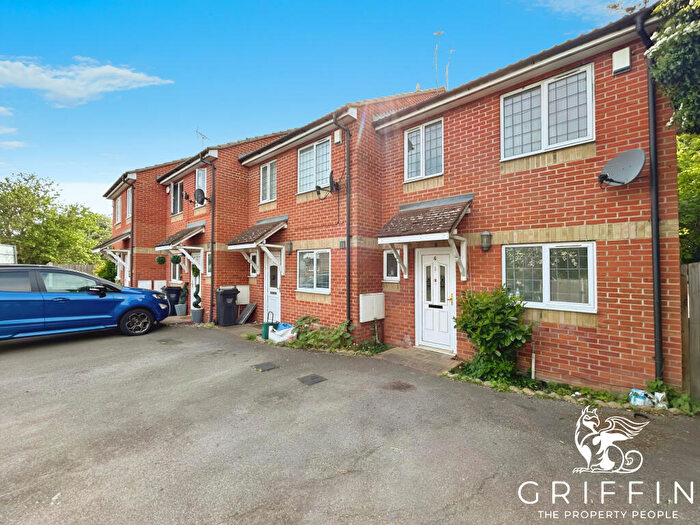 3 Bedroom End Of Terrace House To Rent In Fryerns Terrace, Basildon, SS14