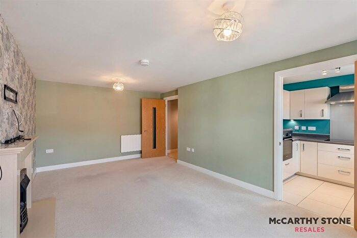 2 Bedroom Flat For Sale In Clive Road, Batchley, Redditch, B97
